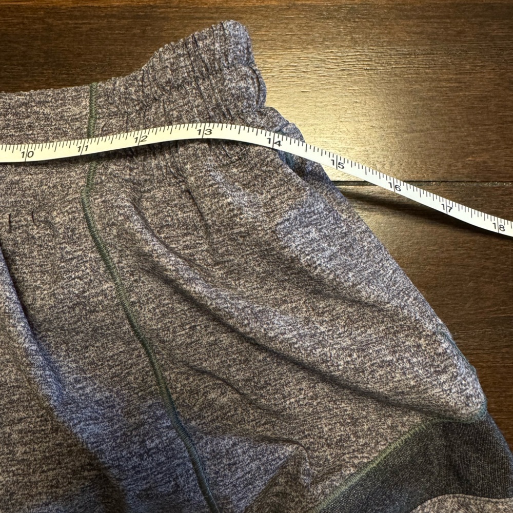 NWOT Lululemon Hotty Hot Short II *2.5" Heather Lux Multi Black - Picture 9 of 10